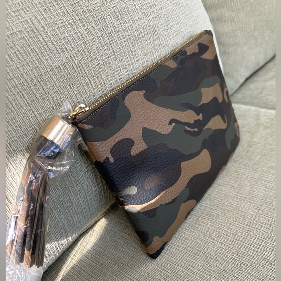 G.I.L.I. Got It Love It Leather Camouflage Clutch with Tassel - Picture 3 of 6